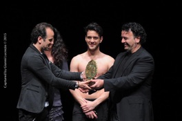 1 Maggio 2015
Gianni Rosaci consegna il Premio alla Carriera al
M° Arturo Cannistrà 1 Maggio 2015
Gianni Rosaci consegna il Premio alla Carriera al
M° Arturo Cannistrà